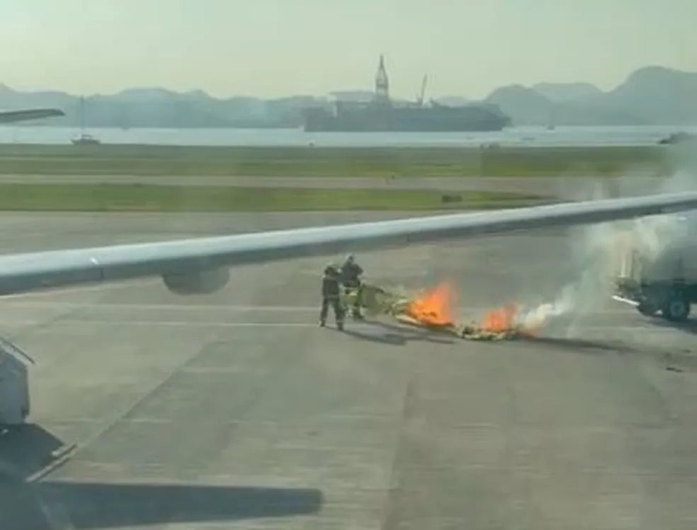 Balão cai sobre avião que abastecia no Aeroporto Santos Dumont, no RJ