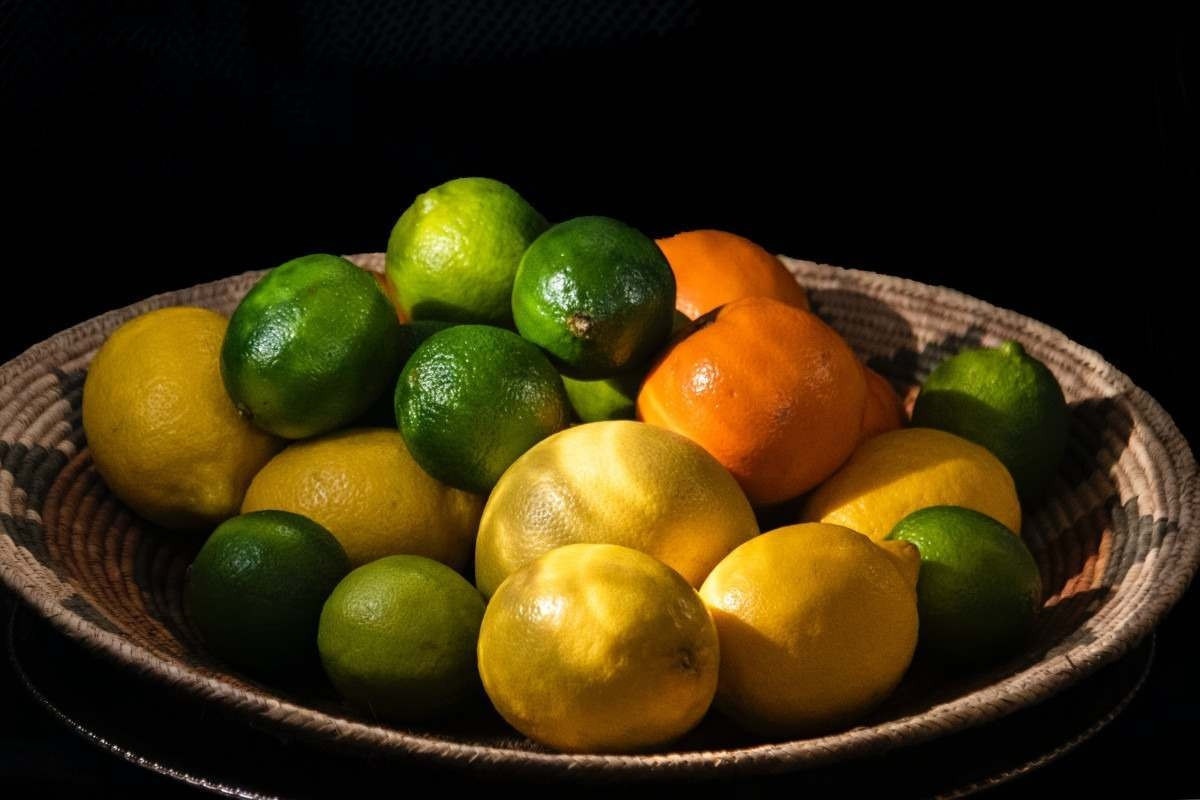 Composto presente no limão e na laranja ajuda a reduzir o ganho de peso