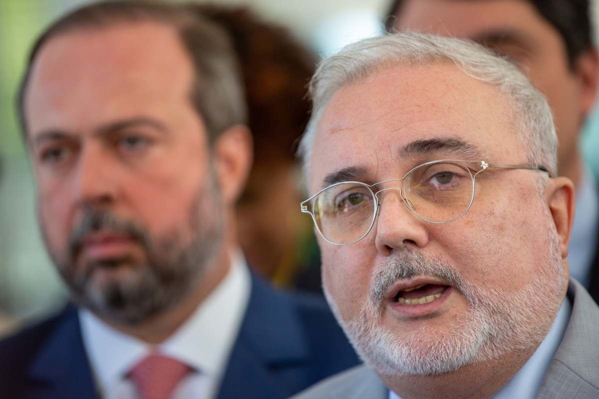 Lula faz troca no comando da Petrobras: sai Prates, entra Chambriard