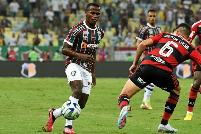 Mesmo com um a menos, Fluminense segura empate com o Flamengo