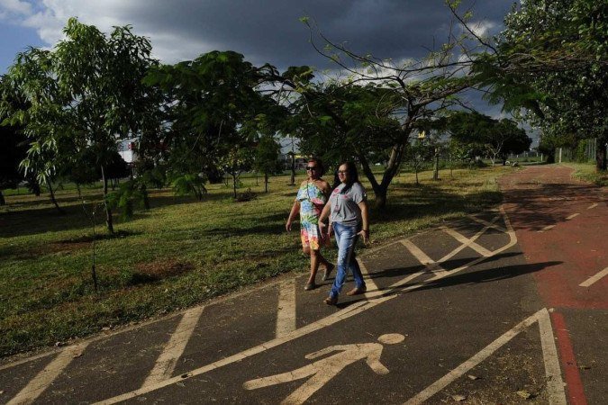 Ivanete dos Santos (de cinza): preservar garante desenvolvimento com sustentabilidade 
