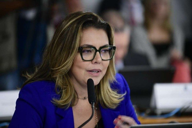 Senadora leila Barros apresenta relatório sobre projeto de lei que regula mercado de carbono do Brasil - (crédito: Geraldo Magela/Agência Senado) Senadora leila Barros apresenta relatório sobre projeto de lei que regula mercado de carbono do Brasil - (crédito: Geraldo Magela/Agência Senado)