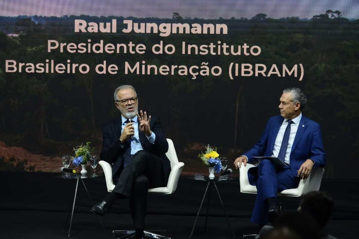 Raul Jungman, presidente do Ibram, ao lado de José Silva, presidente da Frente Parlamentar da Mineração Sustentável, no seminário correio Debate: os caminhos do ouro