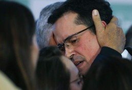 Ex-Deputado cassado, Deltan Dallagnol, durante pronunciamento no salão verde da Câmara -  (crédito:  Fotográfo/Agência Brasil)