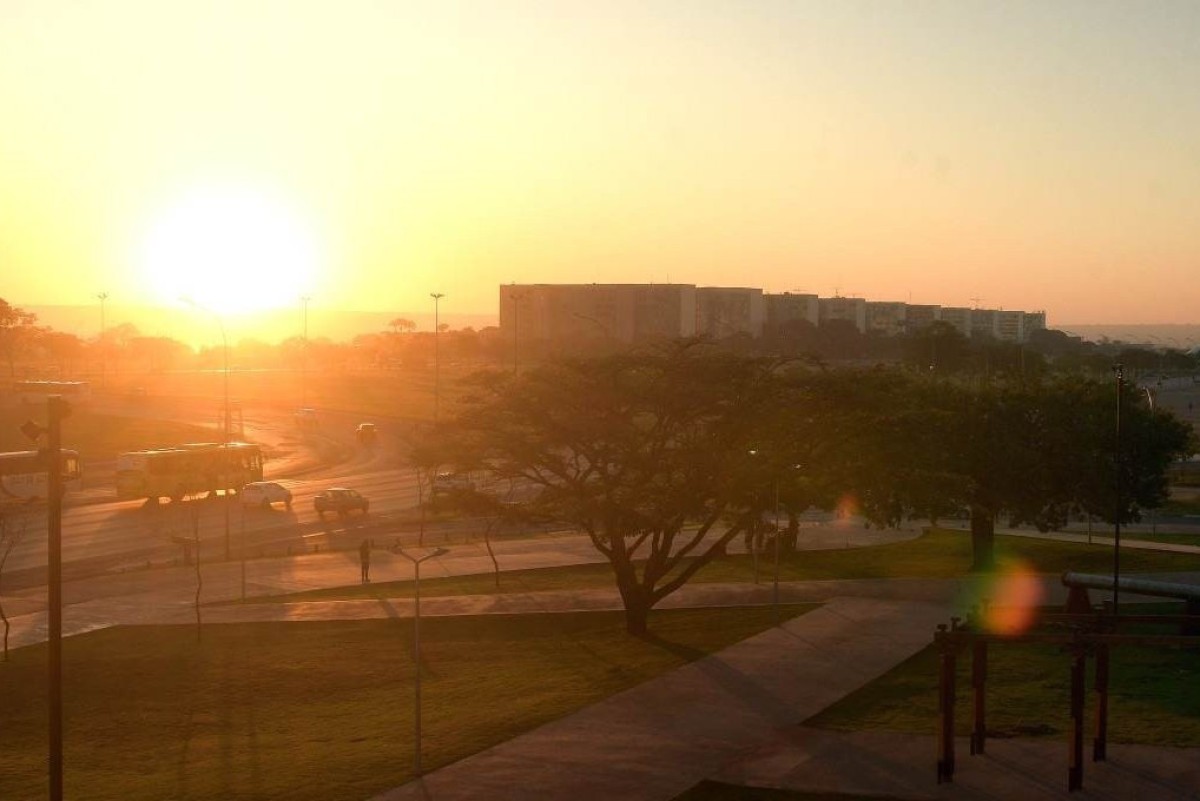 Clima seco traz manhã fria e tarde quente neste sábado a Brasília 