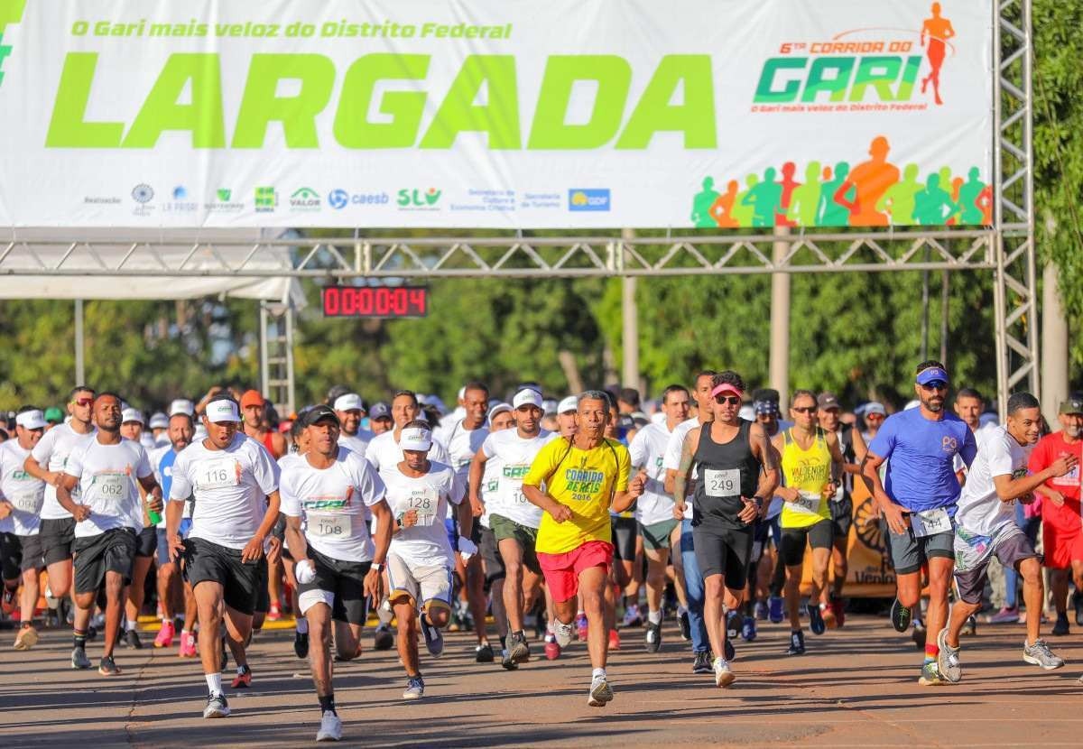 Corrida do gari reúne 200 pessoas no Eixo Monumental neste domingo