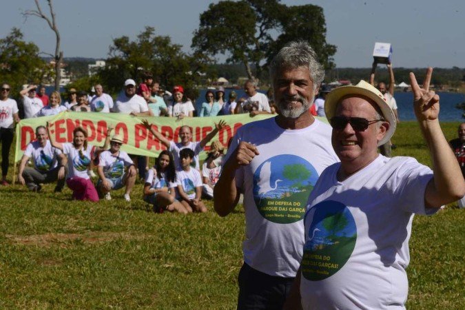  21/05/2023  Crédito: Carlos Vieira/CB/DA Press. Brasília, DF. Cidades. Piquenique em defesa do Parque das Garças no Lago Norte. Doralvino Sena (chapéu) e Antôno Matoso.