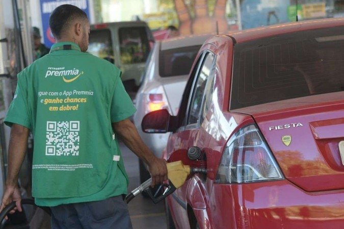 No ano, variação acumulada do preço de venda de gasolina às distribuidoras é uma redução de R$ 0,15 por litro
- (crédito: Ed Alves/CB/DA.Press) No ano, variação acumulada do preço de venda de gasolina às distribuidoras é uma redução de R$ 0,15 por litro
- (crédito: Ed Alves/CB/DA.Press)