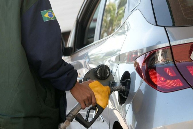 Preço médio da gasolina e do etanol no país avançam em abril, informa Ineep