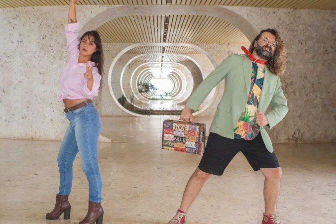 PEça Monstros traz para o palco uma situação de fake news e pós-verdade com direção de Diego de Leon e encenação da Cia. Novos Candangos