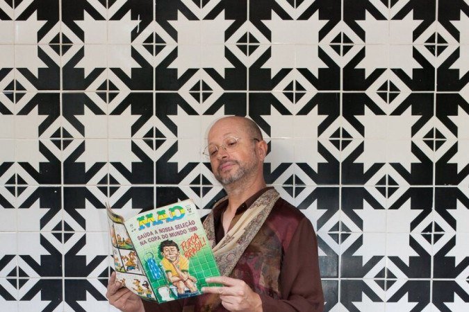 PEça Monstros traz para o palco uma situação de fake news e pós-verdade com direção de Diego de Leon e encenação da Cia. Novos Candangos