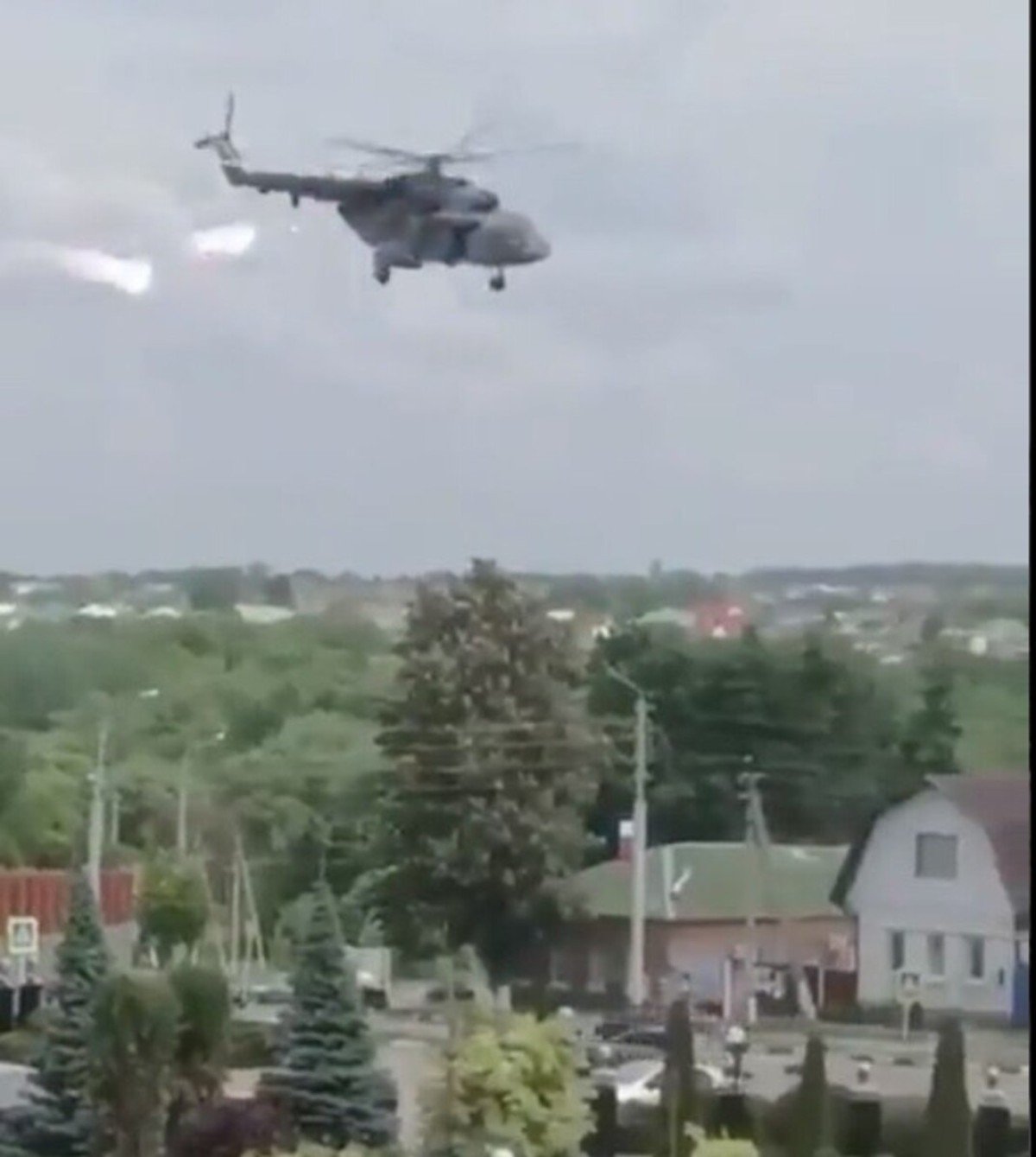 Helic&oacute;ptero do Ex&eacute;rcito russo dispara contra posi&ccedil;&otilde;es rebeldes 