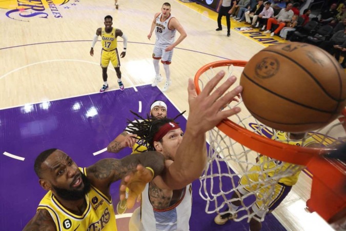 Denver Nuggets varre Los Angeles Lakers e é finalista inédito da NBA