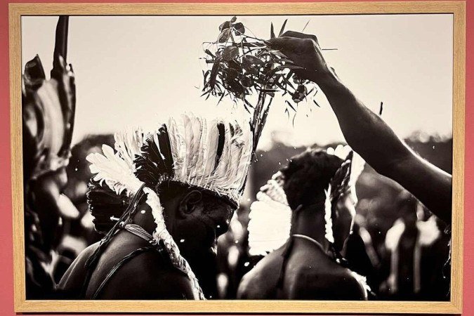 Obra de Edgar Kanaykõ Xakriaba em exposição Nhe´ ? Se na Caixa cultural