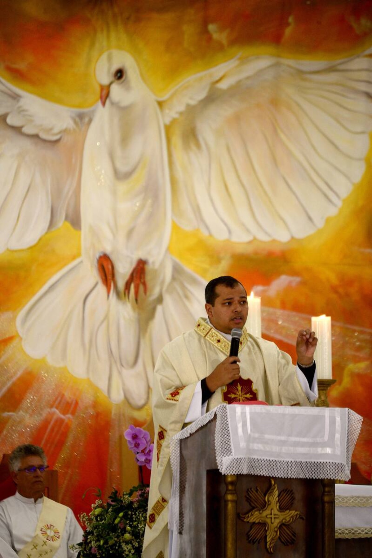  Padre André Marinho celebrou a quinta missa de preparação espiritual 