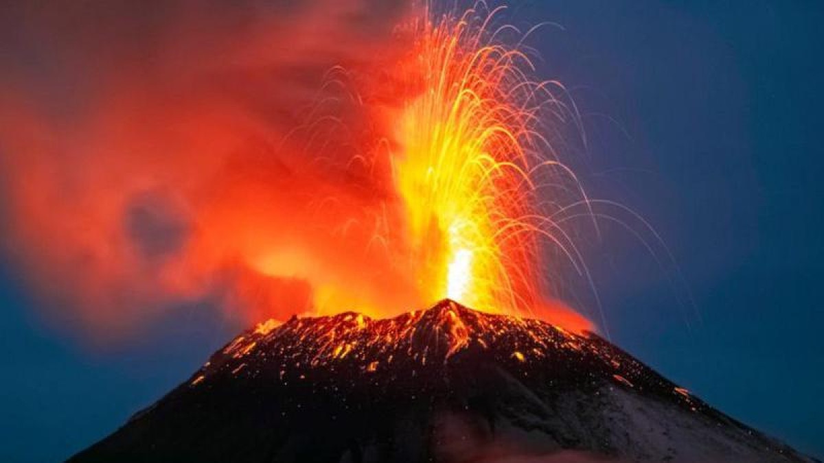 As impressionantes imagens da erupção do vulcão que deixa México em alerta