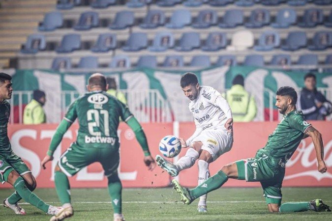 Em fase complicada na Sul-Americana, Santos pode precisar de combinação de resultados para seguir ao play-in, ainda que dependa das próprias forças -  (crédito: Raul Baretta/Santos)