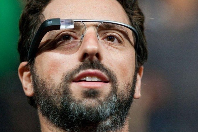 Cofundador do Google, Sergey Brin, com seu Google Glass - (crédito: Getty Images)