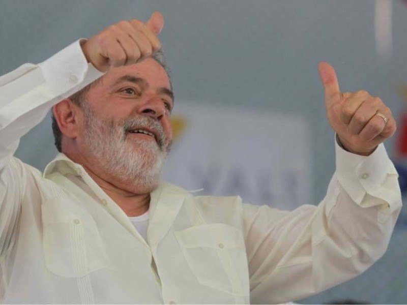 Lula faz churrasco no Alvorada e recebe ministros, senadores e deputados