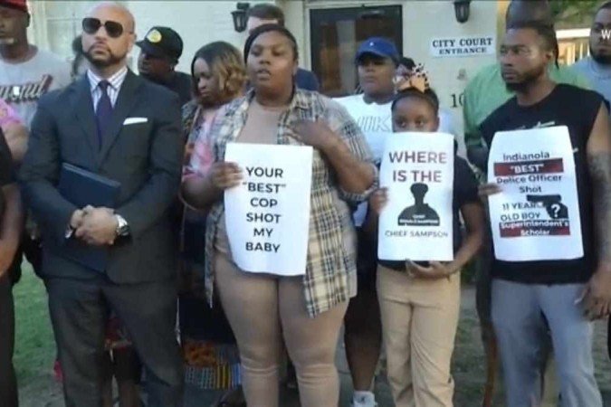 Em coletiva de imprensa, a mãe de Aderrien, Nakala Murry, denunciou o episódio e exigiu providências contra o policial que atirou no filho