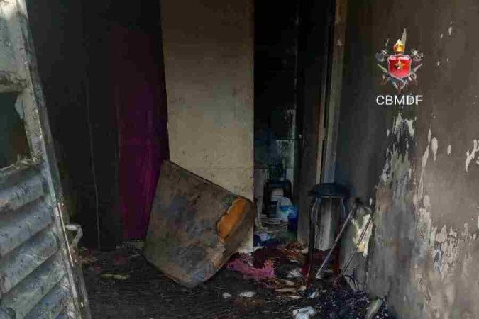Incêndio em uma quitinete, no Condomínio Mini Chácaras, na região de Sobradinho II. 
