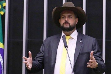 Nas redes sociais, Zé Trovão criticou a ideia do segundo uniforme vermelho e atribuiu a proposta a uma 'esquerda infiltrada no esporte' -  (crédito: Reprodução/Câmara dos Deputados)
