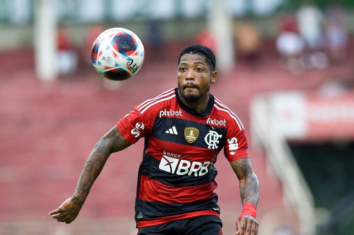 Por indisciplina, Marinho é afastado e multado pelo Flamengo       