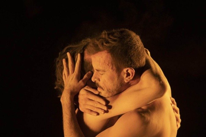 Espetáculo Cru, da companhia Ateliê do Gesto