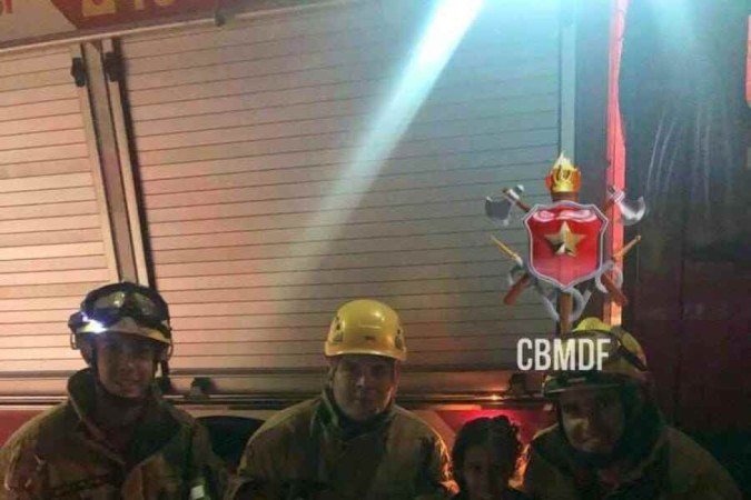 Bombeiros retiram anel preso em dedo de criança de 4 anos