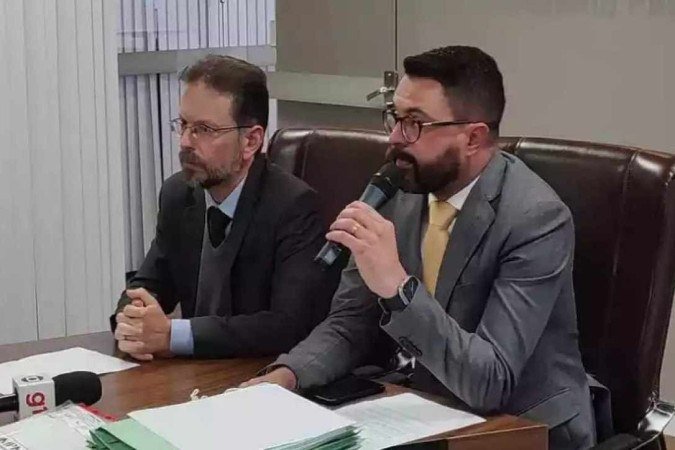Delegado de Polícia Civil, Marcus Vinícius Lobo Leite, e o promotor Gabriel Mendonça apresentaram, nesta terça-feira (30/5), os detalhes do esquema de lavagem de dinheiro em igreja e rádio evangélicas de Minas Gerais - (crédito: Jair Amaral/EM/D.A.Press) Delegado de Polícia Civil, Marcus Vinícius Lobo Leite, e o promotor Gabriel Mendonça apresentaram, nesta terça-feira (30/5), os detalhes do esquema de lavagem de dinheiro em igreja e rádio evangélicas de Minas Gerais - (crédito: Jair Amaral/EM/D.A.Press)