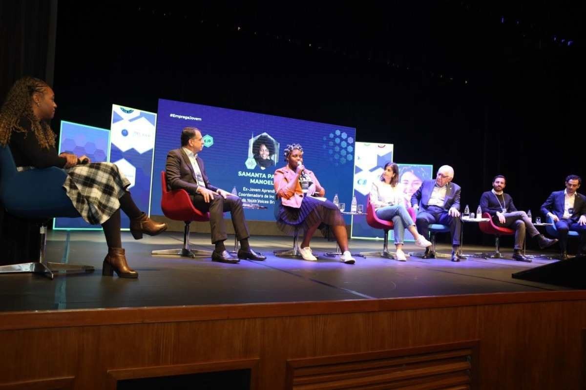 Apenas 13% dos jovens de 18 a 24 anos trabalham e estudam no Brasil