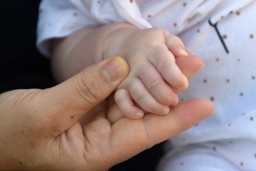 Se as mulheres recebessem por esse tempo gasto com cuidados dos filhos ou da família de modo geral, cada uma ganharia cerca de US$ 4,6 mil anualmente -  (crédito:  Ed Alves/CB/DA.Press)