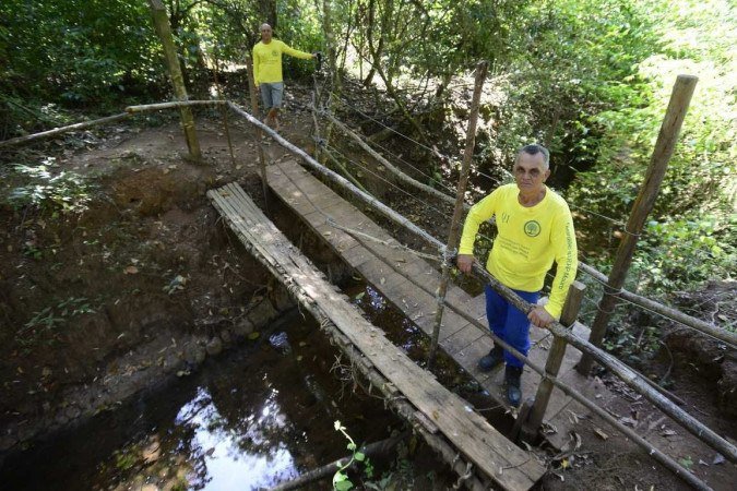  31/05/2023 Crédito: Marcelo Ferreira/CB/D.A Press. Brasil. Brasilia - DF -  Semana do meio ambiente. Sobradinho 1, quadra 1, local R.R.P Moura, Antônio Moura faz um trabalho de reflorestamento e cuidado da mata nativa, próximo ao Córrego Sobradinho.