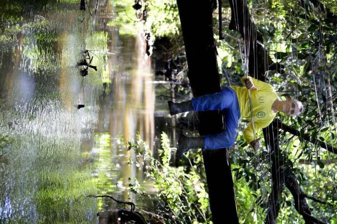  31/05/2023 Cr..dito: Marcelo Ferreira/CB/D.A Press. Brasil. Brasilia - DF -  Semana do meio ambiente. Sobradinho 1, quadra 1, local R.R.P Moura, Ant..nio Moura faz um trabalho de reflorestamento e cuidado da mata nativa, pr..ximo ao C..rrego Sobradinho.
    