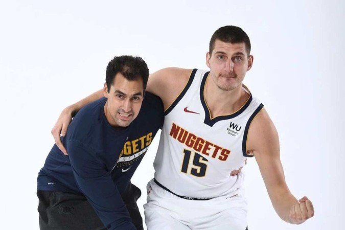 Felipe Eichenberger e Nikola Jokic esbanjam companheirismo no Denver Nuggets