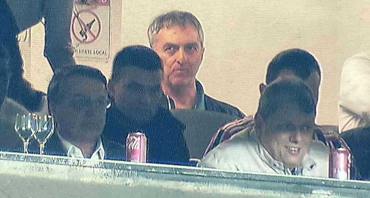 Bolsonaro é recebido com vaias e aplausos ao assistir jogo no Morumbi; veja