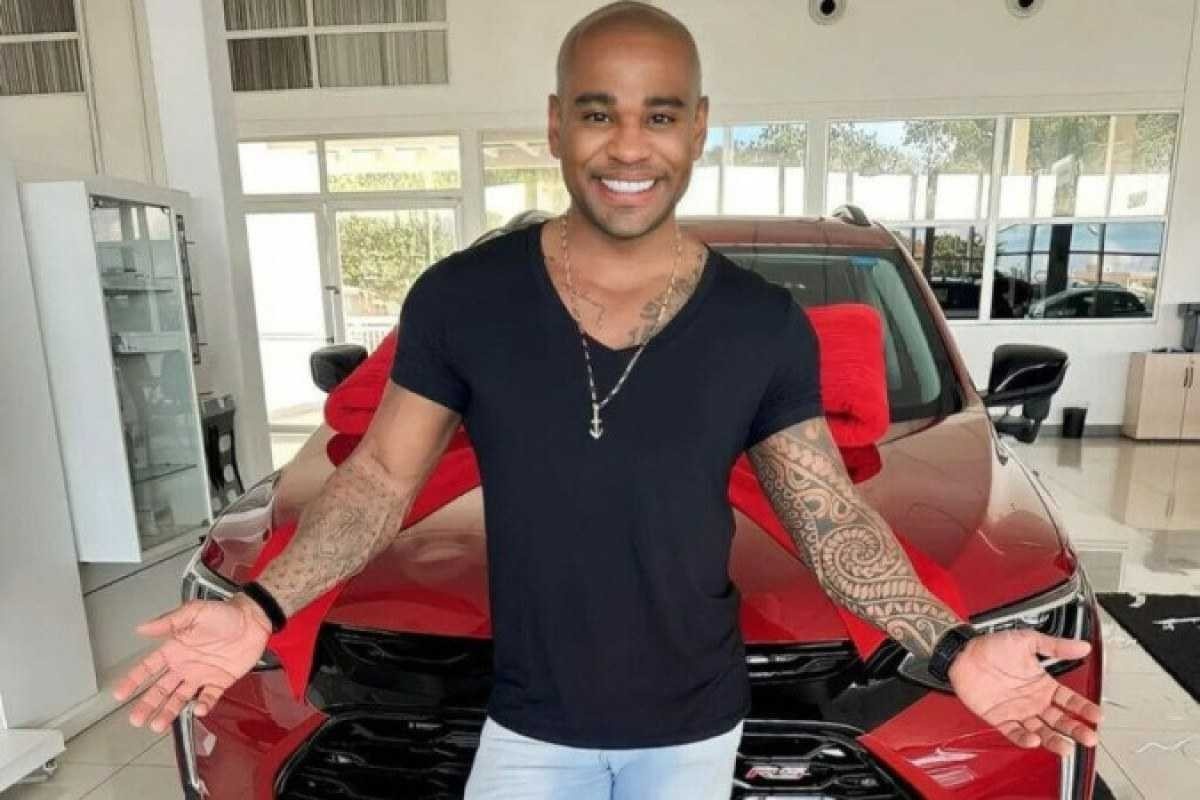 Cezar Black recebe carro que ganhou em prova do BBB23