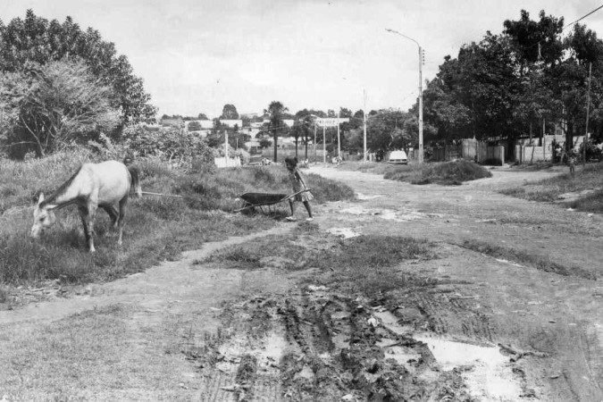 21/12/1978. Crédito: Lourdes Calvo/CB/D.A Press. Brasil. Brasilia - DF. Rua sem saneamento básico na Vila Matias em Taguatinga.
Localizacao no Acervo Fisico: Neg.: F 4179; Pasta: TAGUATINGA
Publicacao: CB, 23/12/1978. Primeiro caderno, p. 12;