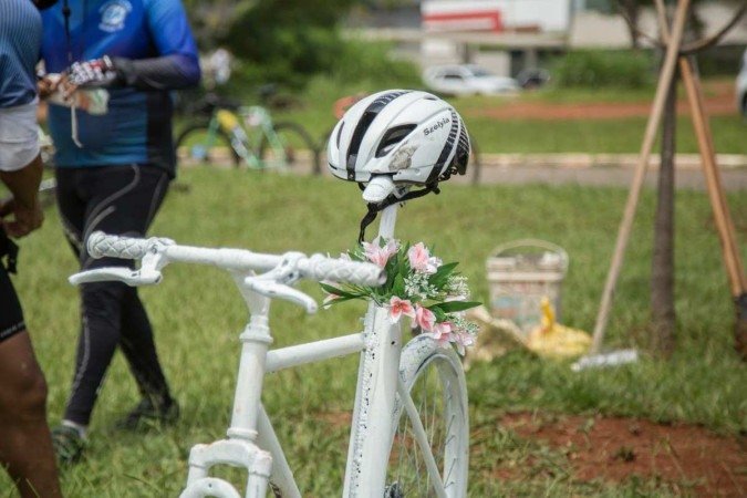 As ghost bike representam ciclistas que morreram em acidentes de trânsito - (crédito: Arquivo Rodas da Paz ) As ghost bike representam ciclistas que morreram em acidentes de trânsito - (crédito: Arquivo Rodas da Paz )