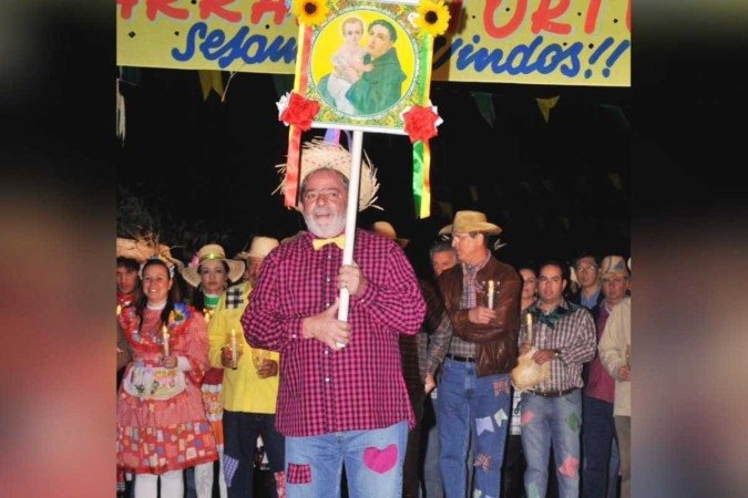 A festa ocorria sempre durante os dois mandatos de Lula. O chefe do Executivo puxava a procissão para iniciar a festa - (crédito: Facebook PT - Partido dos Trabalhadores/Reprodução) A festa ocorria sempre durante os dois mandatos de Lula. O chefe do Executivo puxava a procissão para iniciar a festa - (crédito: Facebook PT - Partido dos Trabalhadores/Reprodução)