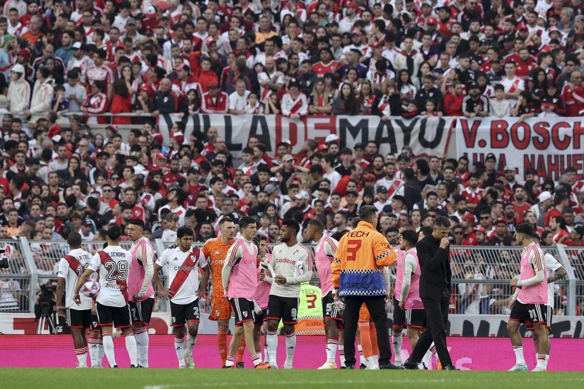 Jogo entre River e Defensa y Justicia é suspenso devido a morte de torcedor