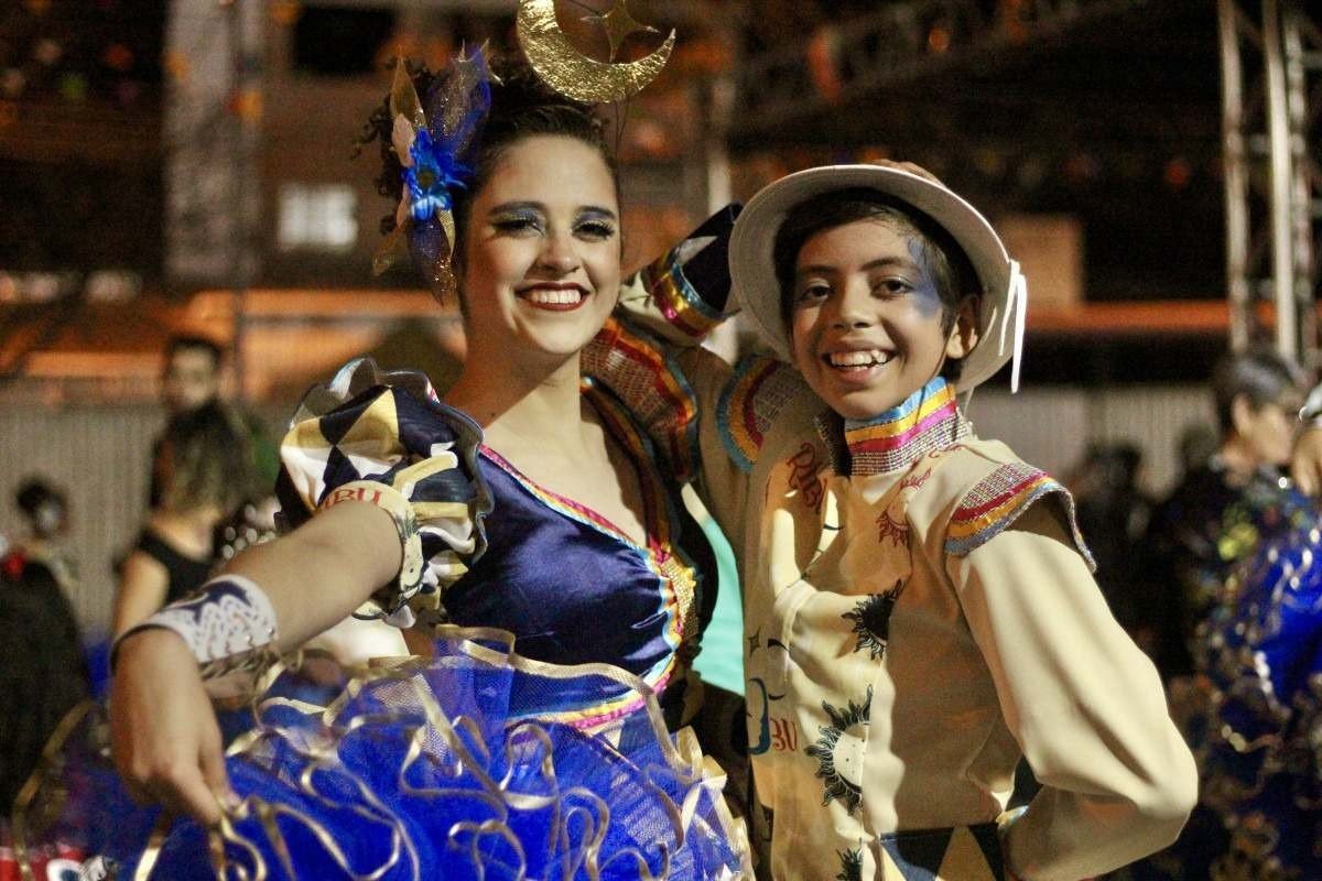 Irmãos Thaynara Ketlen e Davi Alves, quadrilheiros da Junina Ribuliço. 