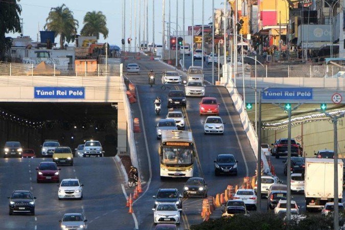 Pelas vias marginais, circularão 279 coletivos de 73 linhas. Ao todo, a operação vai beneficiar ageiros de 376 coletivos de 98 linhas, que realizam 2.255 viagens diárias em dias úteis e 1.951 aos sábados e domingos. - (crédito: Ed Alves/CB/DA.Press) Pelas vias marginais, circularão 279 coletivos de 73 linhas. Ao todo, a operação vai beneficiar ageiros de 376 coletivos de 98 linhas, que realizam 2.255 viagens diárias em dias úteis e 1.951 aos sábados e domingos. - (crédito: Ed Alves/CB/DA.Press)