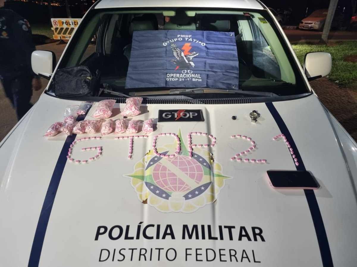 Jovem que tentava embarcar com 2,4 mil comprimidos de ecstasy é presa no DF