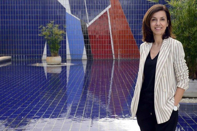 A charmosa fachada de azulejos coloridos é assinada pelo artista suíço Jran Baier. Há dois anos morando em Brasília, a embaixatriz Enrica Battistutta tem especial encanto pelo jardim com paisagismo e arte - (crédito: Fotos: Marcelo Ferreira/CB/D.A Press) A charmosa fachada de azulejos coloridos é assinada pelo artista suíço Jran Baier. Há dois anos morando em Brasília, a embaixatriz Enrica Battistutta tem especial encanto pelo jardim com paisagismo e arte - (crédito: Fotos: Marcelo Ferreira/CB/D.A Press)