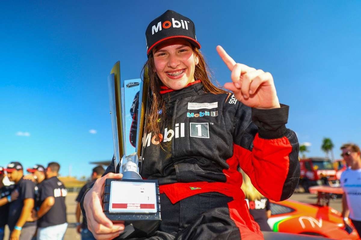 Tem 17 anos! Conheça Antonella, primeira dama a vencer na Porsche Cup