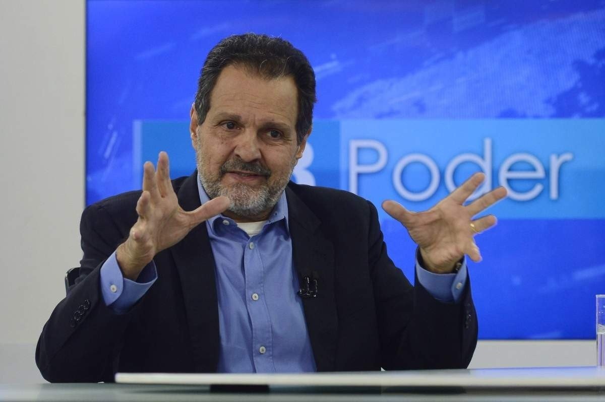 Agnelo Queiroz, ex-governador do DF, é o entrevistado do CB.Poder