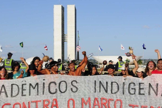 De acordo com o texto da ação, quando há divergências entre os poderes, De acordo com o texto da ação, quando há divergências entre os poderes,
