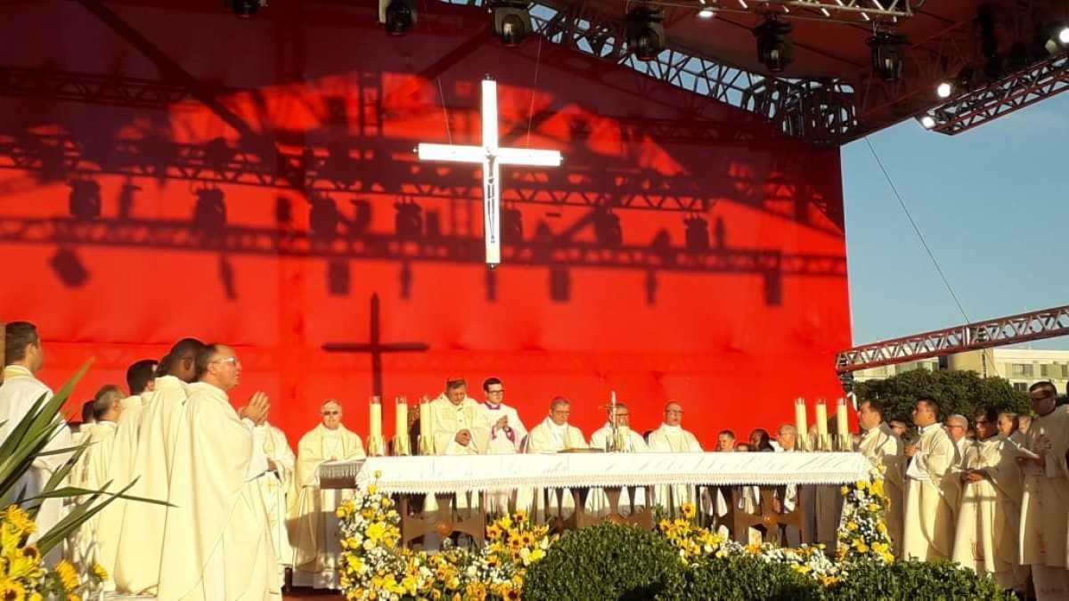 Missa de Corpus Christi reúne 70 mil fiéis na Esplanada dos Ministérios