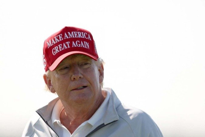  STERLING, VIRGINIA - MAY 25: Former US President Donald Trump looks on while playing in the pro-am prior to the LIV Golf Invitational - DC at Trump National Golf Club on May 25, 2023 in Sterling, Virginia.   Rob Carr/Getty Images/AFP (Photo by Rob Carr / GETTY IMAGES NORTH AMERICA / Getty Images via AFP)
      